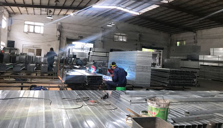 深圳大通建材，引領施工工地圍擋新市場，鋼圍擋、pvc圍擋生產銷售廠家。
